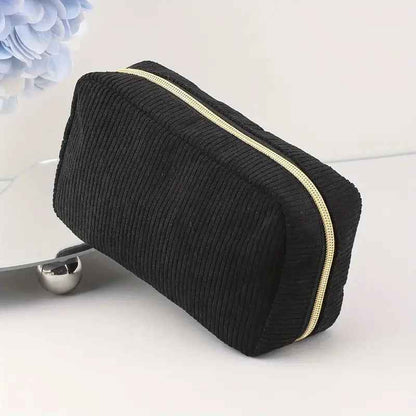Simple, portable, large-capacity makeup bag
